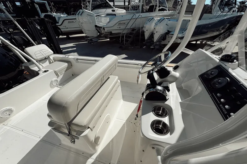 Slide: The Image of Boston Whaler 190 Montauk 2025 - 14