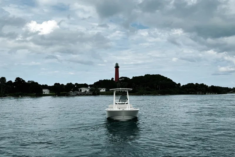 Slide: The Image of Boston Whaler 190 Montauk 2025 - 3