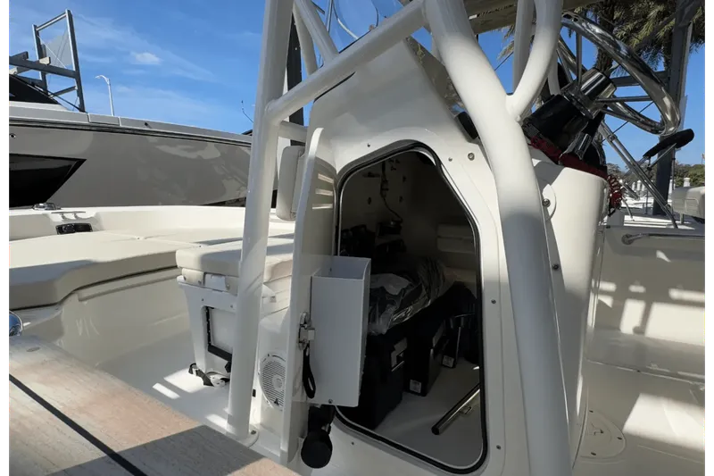 Slide: The Image of Boston Whaler 190 Montauk 2025 - 8