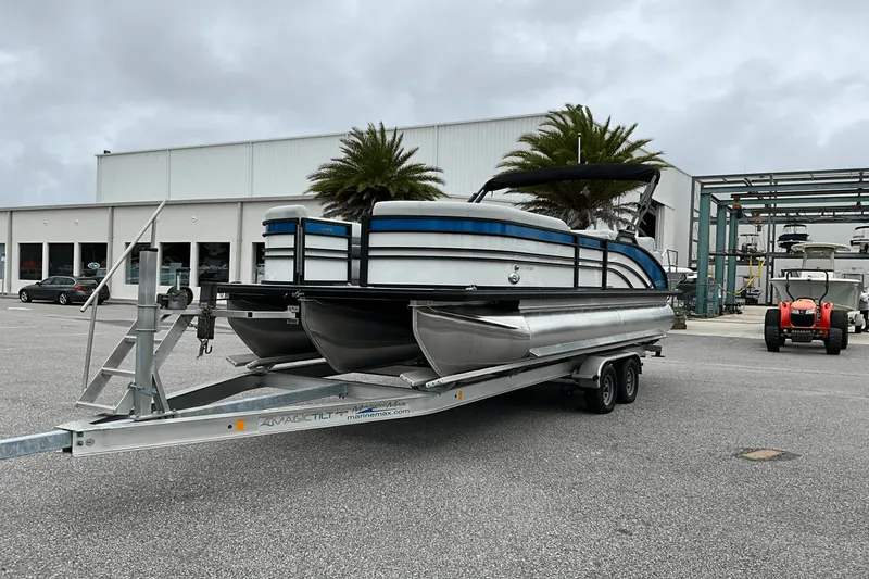 Slide: The Image of Harris 230 Sunliner 2025 - 11