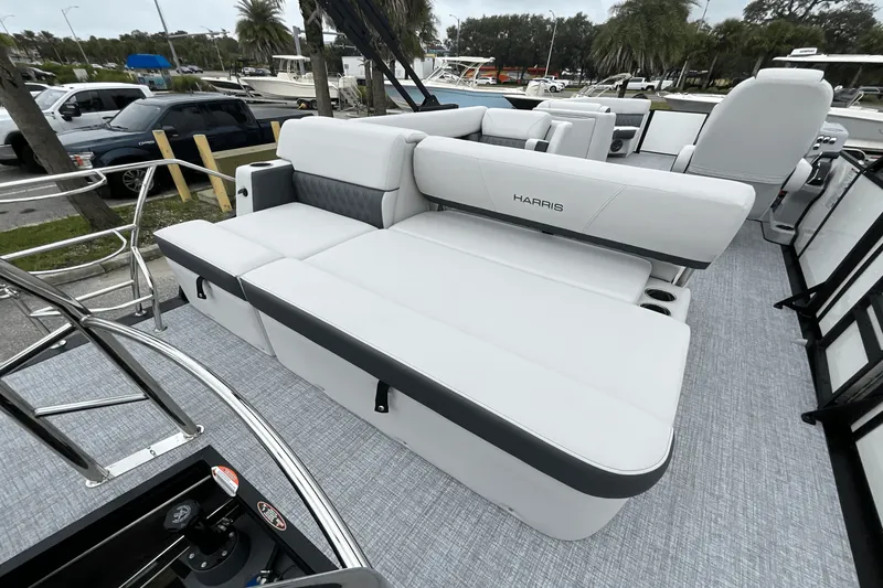 Slide: The Image of Harris 230 Sunliner 2025 - 15