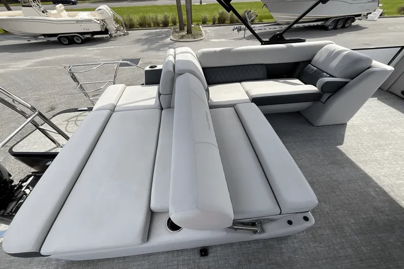 Slide: The Image of Harris 230 Sunliner 2025 - 22