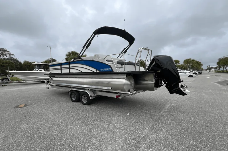 Slide: The Image of Harris 230 Sunliner 2025 - 23