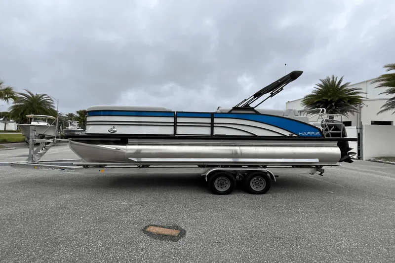 Slide: The Image of Harris 230 Sunliner 2025 - 29