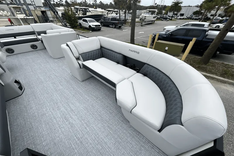 Slide: The Image of Harris 230 Sunliner 2025 - 38