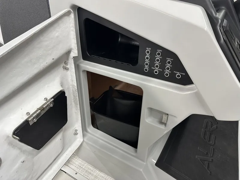 Slide: The Image of Alera Marine 23L 2026 - 13