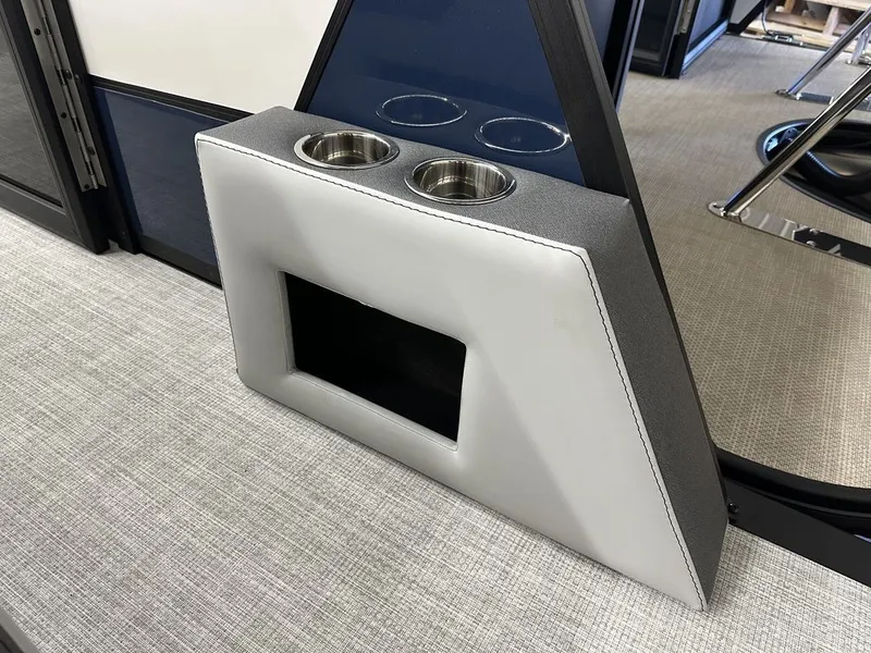 Slide: The Image of Alera Marine 23L 2026 - 32