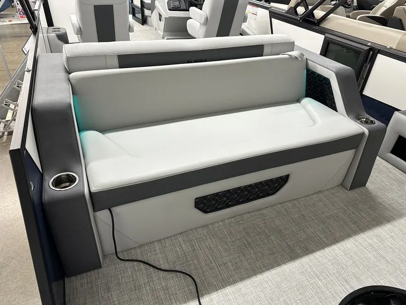 Slide: The Image of Alera Marine 23L 2026 - 33