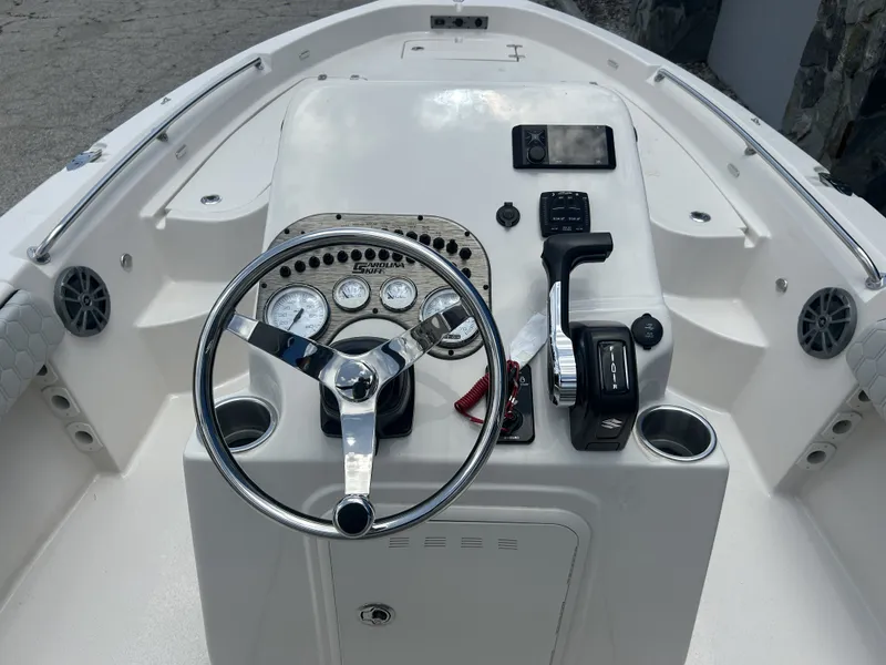 Slide: The Image of Carolina SEA CHASER 21 LX 2026 - 5