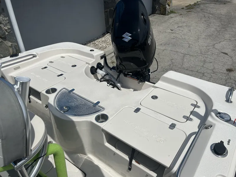 Slide: The Image of Carolina SEA CHASER 21 LX 2026 - 5