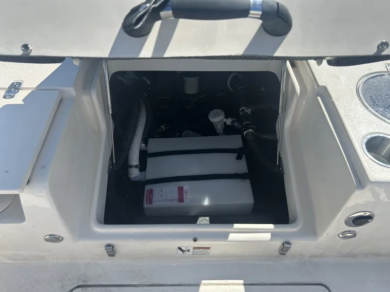 Slide: The Image of Carolina 23LX SEA CHASER 2026 - 16