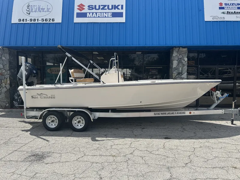 Slide: The Image of Carolina 23LX SEA CHASER 2026 - 16