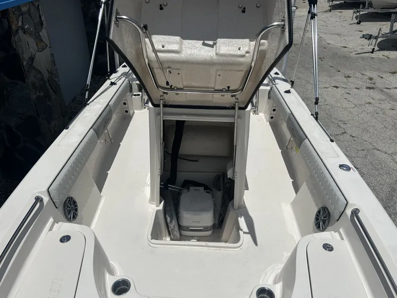 Slide: The Image of Carolina 23LX SEA CHASER 2026 - 6
