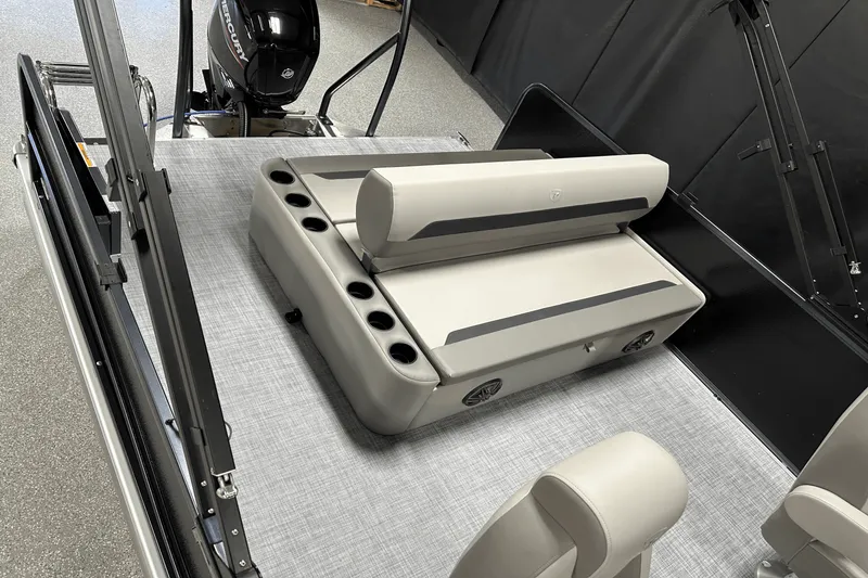 Slide: The Image of Premier 220 Sunscape 2025 - 10