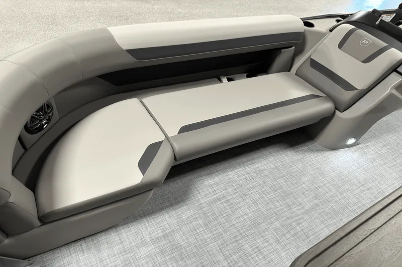 Slide: The Image of Premier 220 Sunscape 2025 - 17