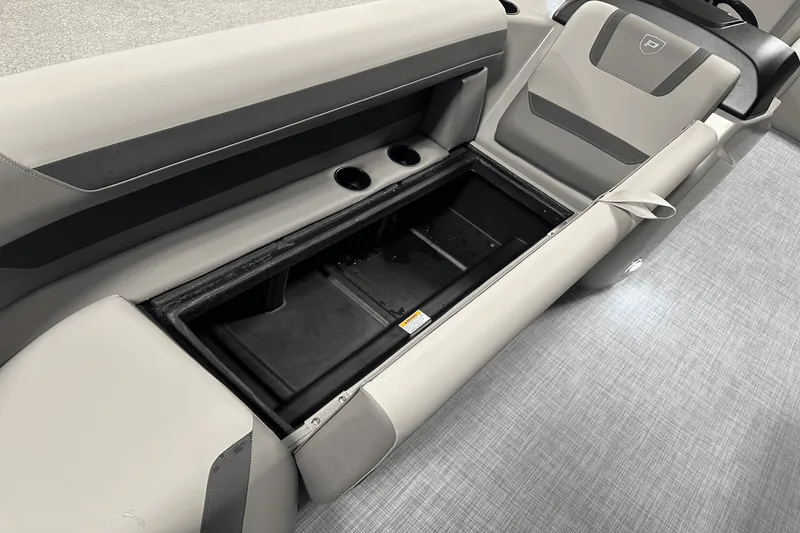 Slide: The Image of Premier 220 Sunscape 2025 - 22