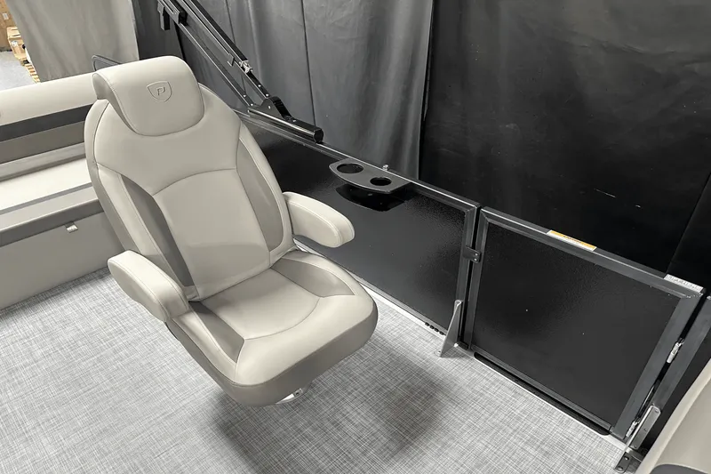 Slide: The Image of Premier 220 Sunscape 2025 - 35