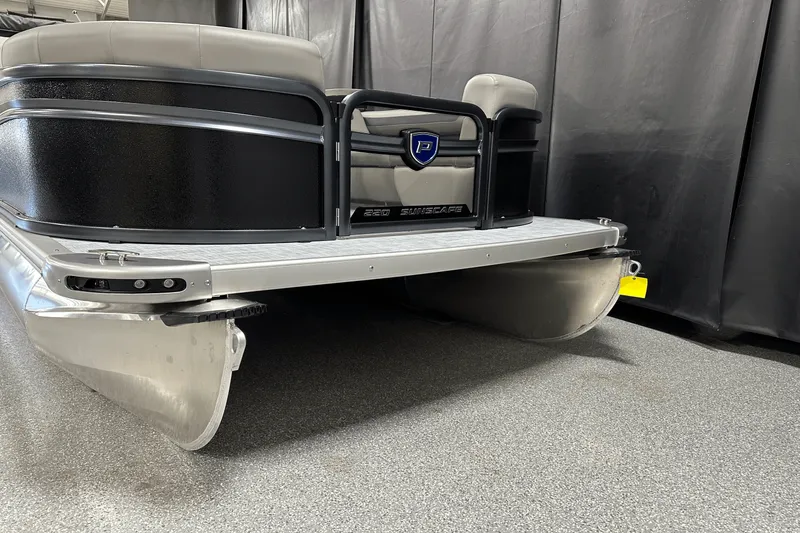 Slide: The Image of Premier 220 Sunscape 2025 - 4