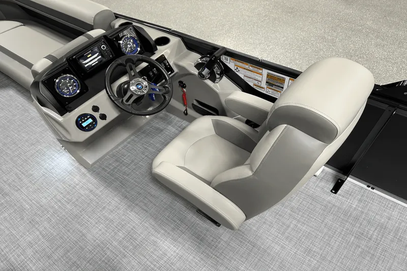 Slide: The Image of Premier 220 Sunscape 2025 - 40