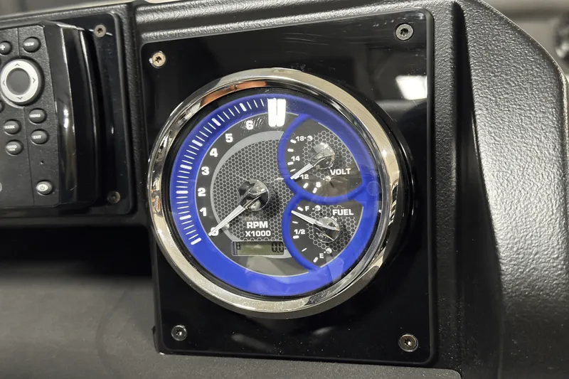 Slide: The Image of Premier 220 Sunscape 2025 - 45