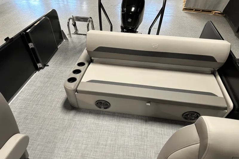 Slide: The Image of Premier 220 Sunscape 2025 - 52