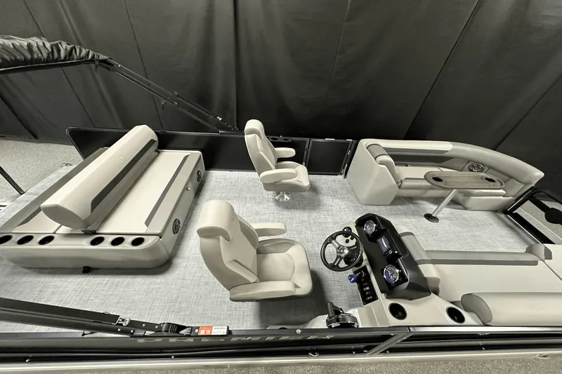 Slide: The Image of Premier 220 Sunscape 2025 - 6