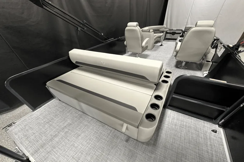 Slide: The Image of Premier 220 Sunscape 2025 - 64