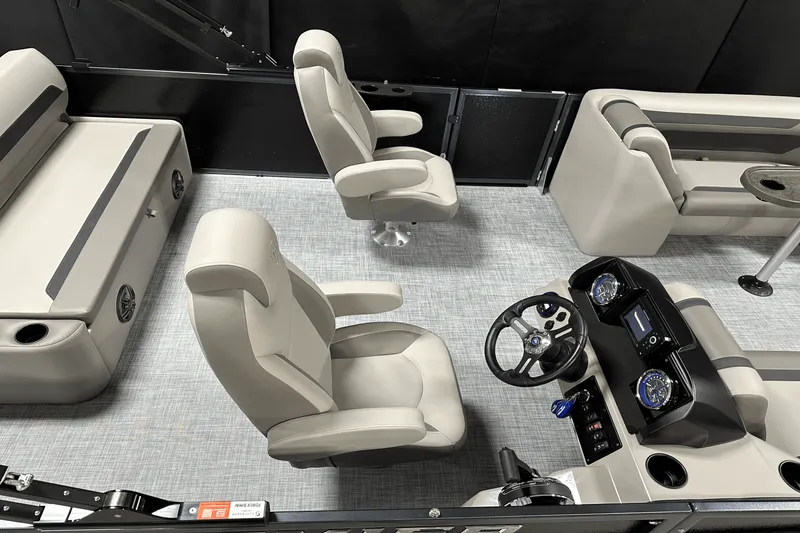 Slide: The Image of Premier 220 Sunscape 2025 - 7