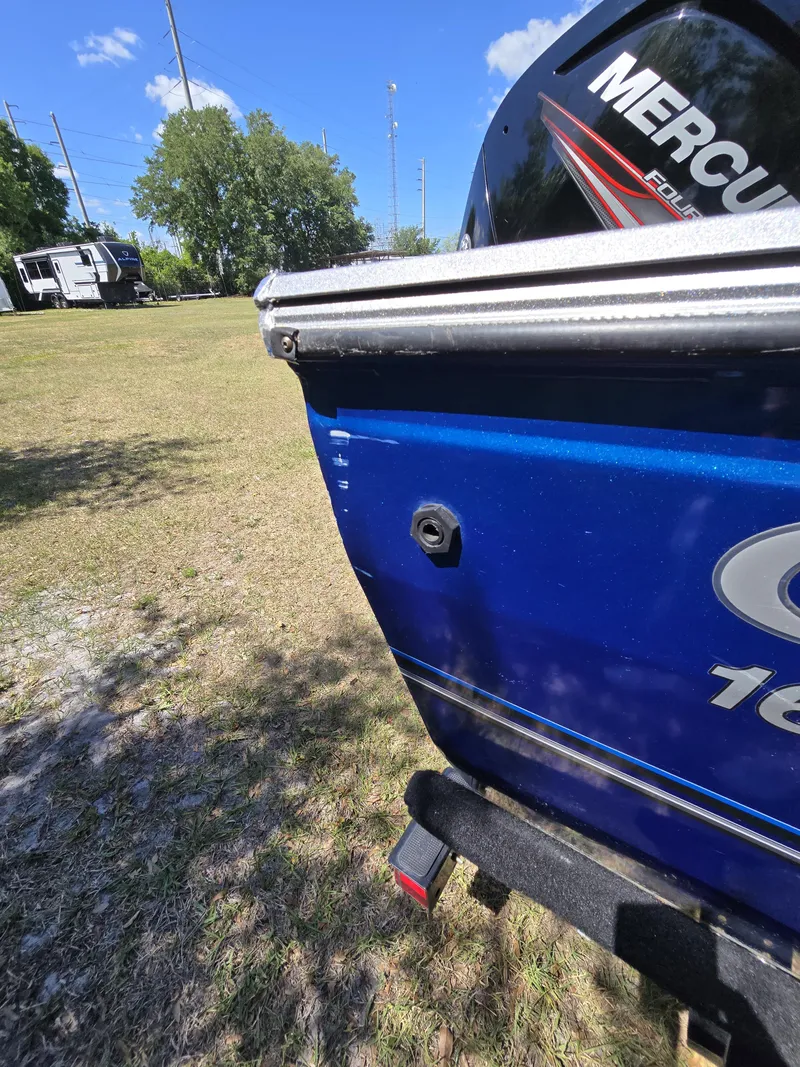Slide: The Image of Crestliner 1650 FISH HAWK 2016 - 17