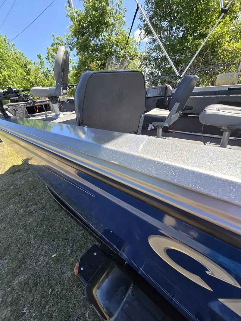 Slide: The Image of Crestliner 1650 FISH HAWK 2016 - 20