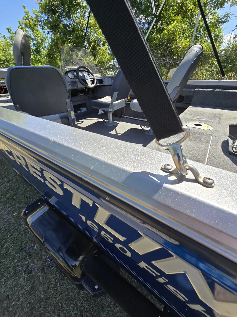 Slide: The Image of Crestliner 1650 FISH HAWK 2016 - 19