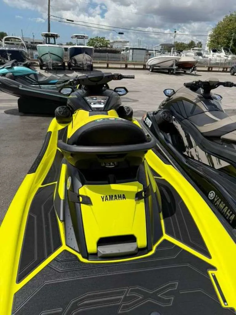 Slide: The Image of Yamaha FX Cruiser® HO 2022 - 3