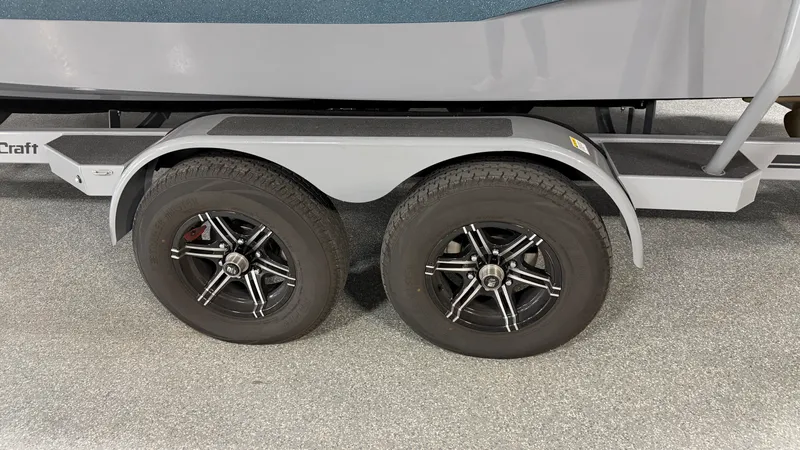 Slide: The Image of Mastercraft X24 2025 - 108