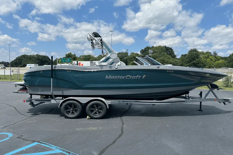 Slide: The Image of Mastercraft X24 2025 - 2