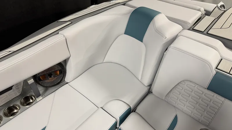 Slide: The Image of Mastercraft X24 2025 - 30