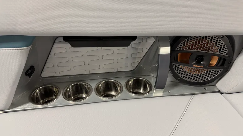 Slide: The Image of Mastercraft X24 2025 - 32