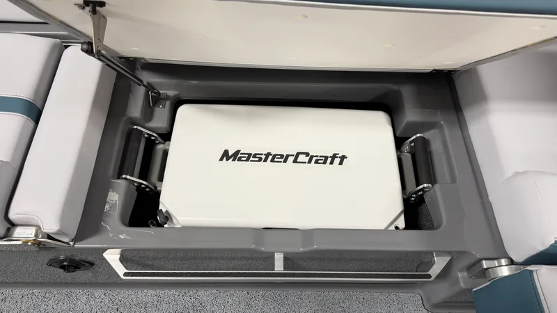 Slide: The Image of Mastercraft X24 2025 - 33