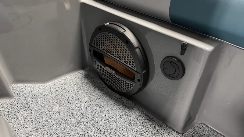 Slide: The Image of Mastercraft X24 2025 - 50