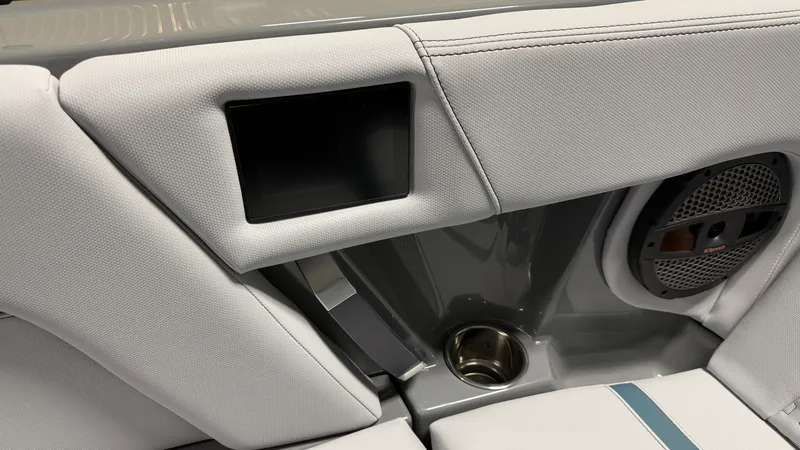 Slide: The Image of Mastercraft X24 2025 - 52
