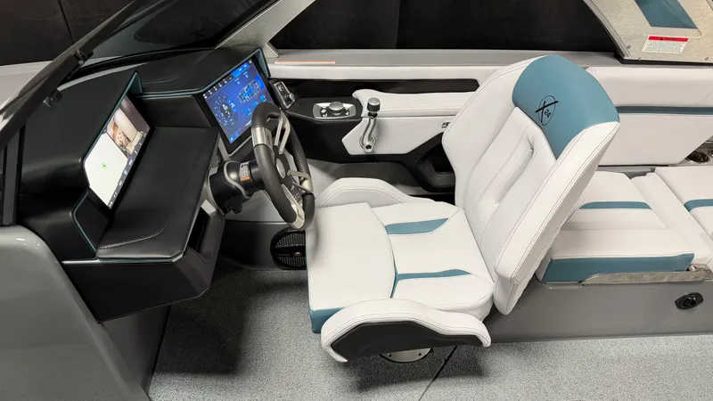 Slide: The Image of Mastercraft X24 2025 - 64