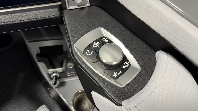 Slide: The Image of Mastercraft X24 2025 - 72