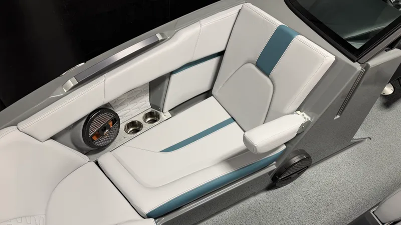 Slide: The Image of Mastercraft X24 2025 - 95