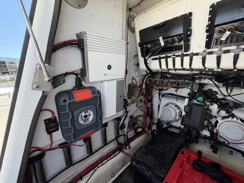 Slide: The Image of Yellowfin 32 Offshore 2010 - 46