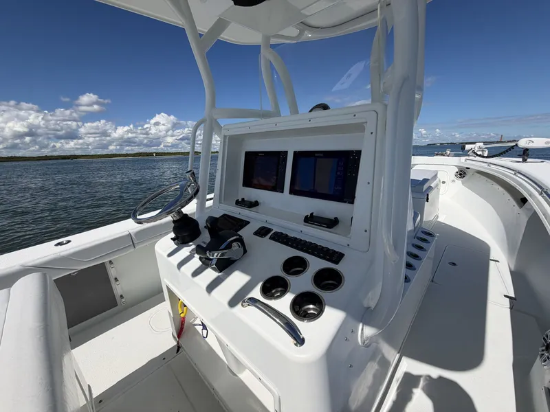Slide: The Image of Yellowfin 32 Offshore 2010 - 30
