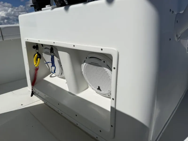 Slide: The Image of Yellowfin 32 Offshore 2010 - 33