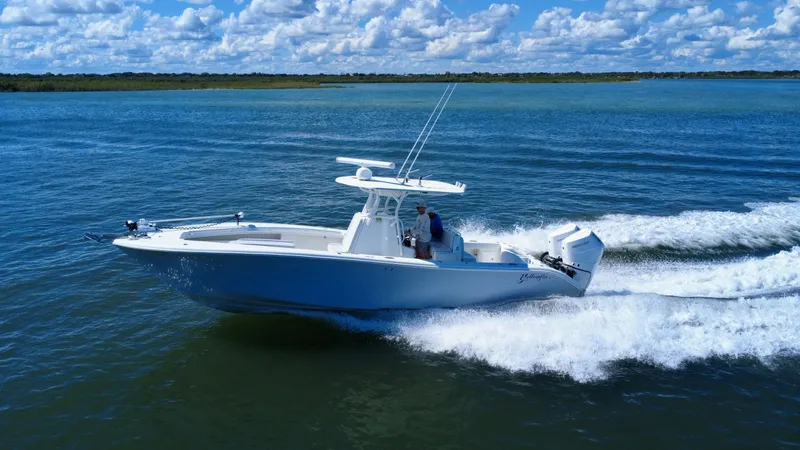 Slide: The Image of Yellowfin 32 Offshore 2010 - 14