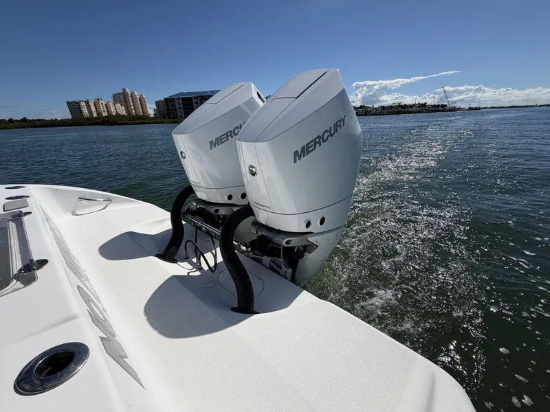 Slide: The Image of Yellowfin 32 Offshore 2010 - 20