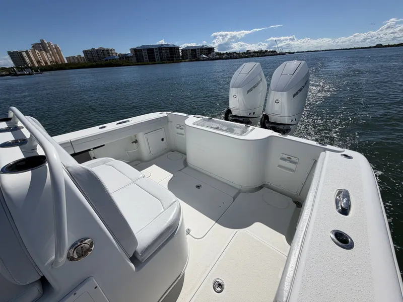Slide: The Image of Yellowfin 32 Offshore 2010 - 26