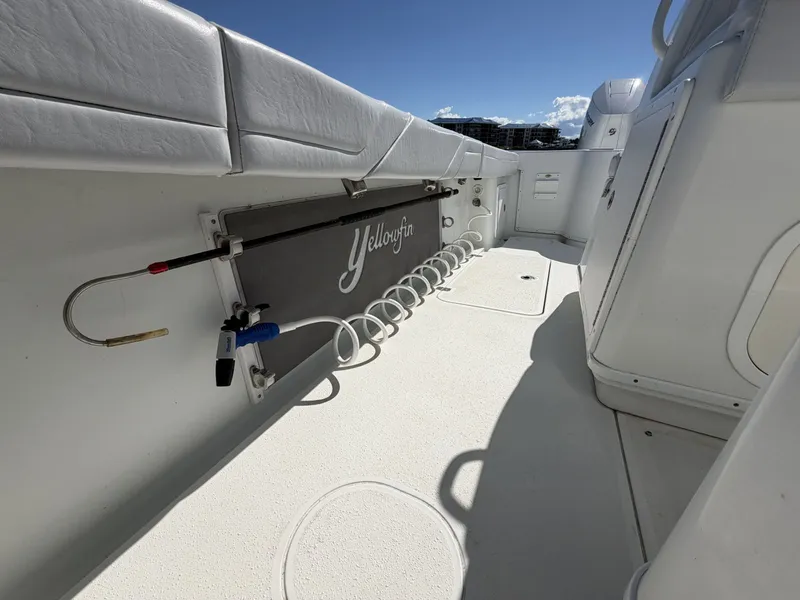 Slide: The Image of Yellowfin 32 Offshore 2010 - 49