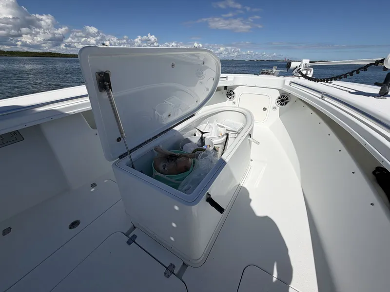 Slide: The Image of Yellowfin 32 Offshore 2010 - 39